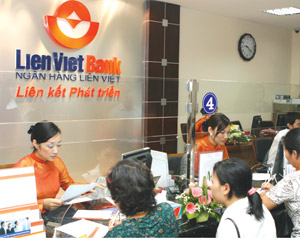 Nhân viên LienViet Bank sống vì lương và giàu vì thưởng. - tinkinhte.com
